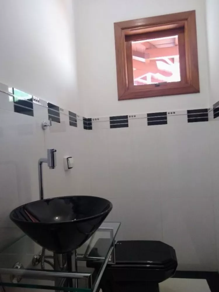 Sobrado, 3 quartos, 329 m² - Foto 1