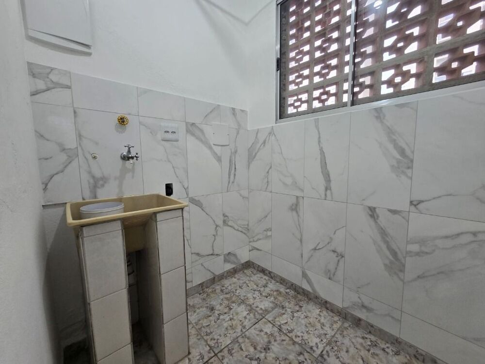Casa para alugar com 2 quartos, 100m² - Foto 4