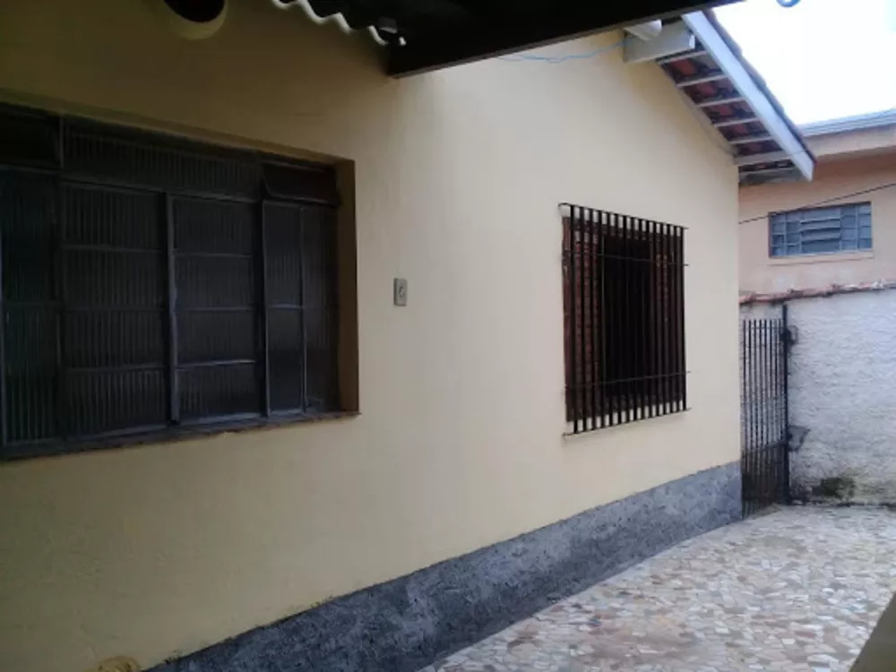 Casa à venda com 4 quartos, 200m² - Foto 4