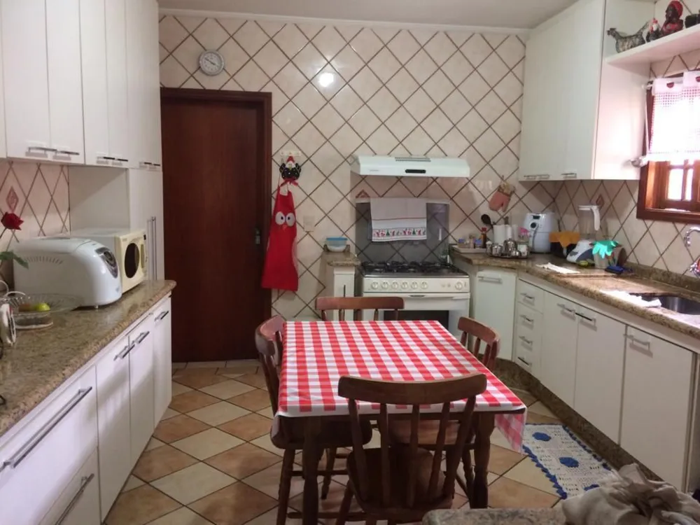 Sobrado, 4 quartos, 240 m² - Foto 1