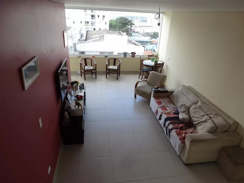 Sobrado à venda com 3 quartos, 240m² - Foto 1