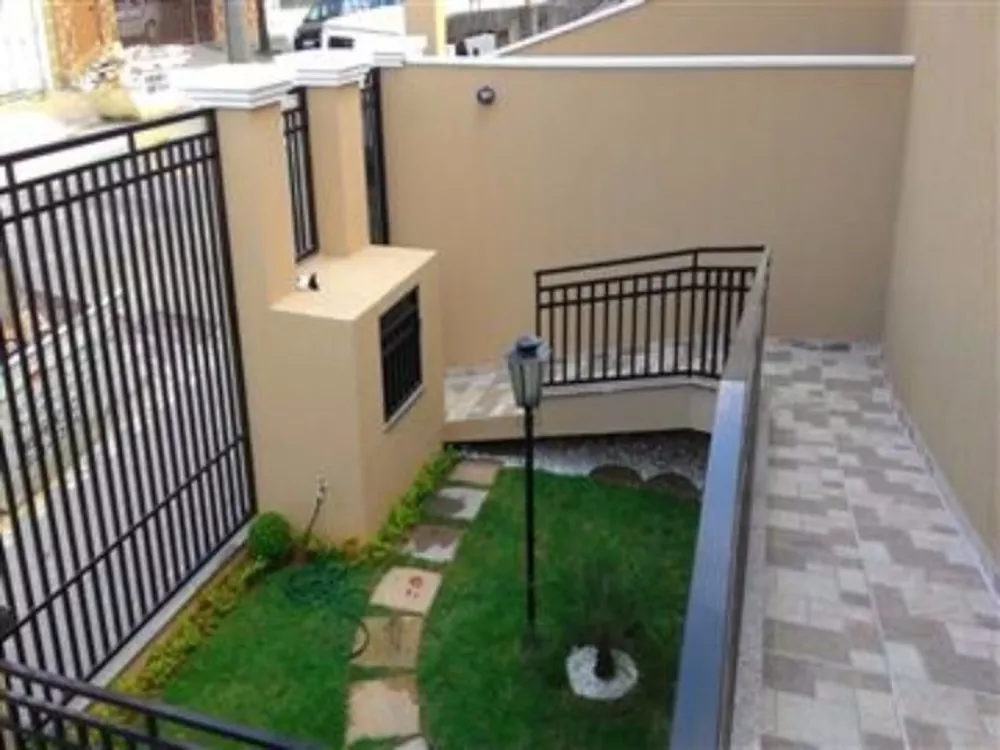 Casa à venda com 2 quartos, 68m² - Foto 1