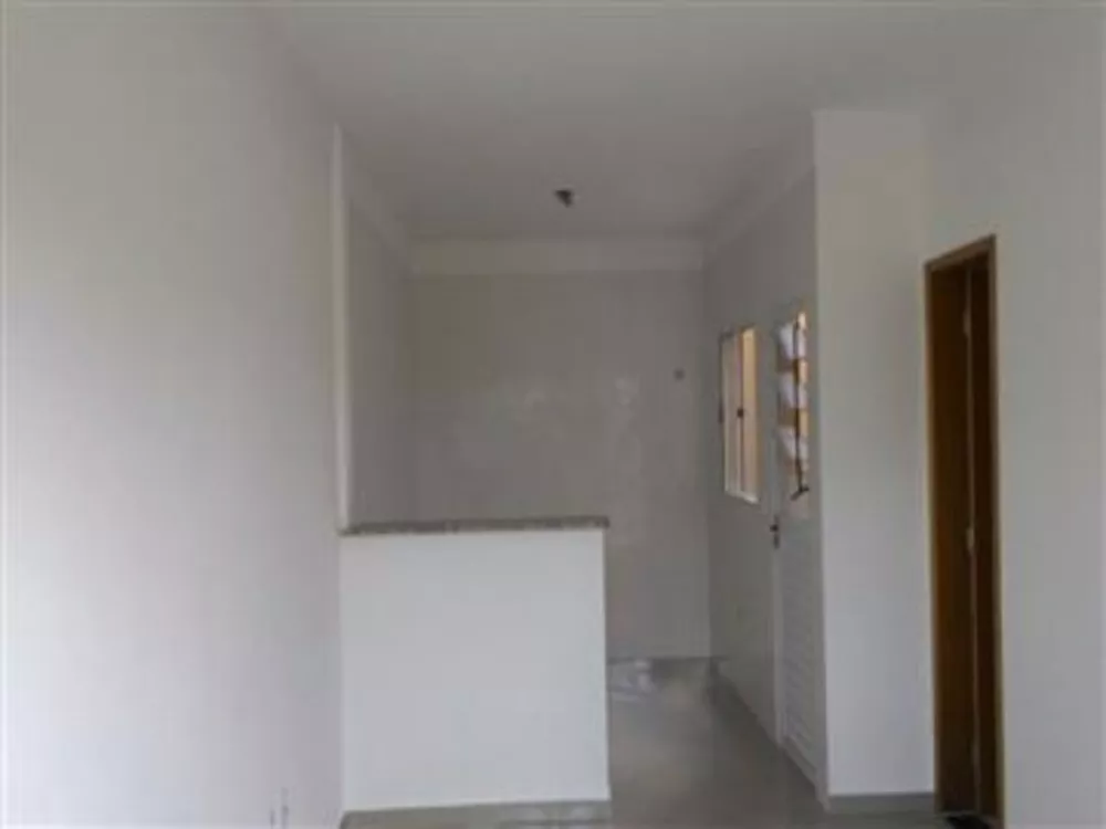 Casa à venda com 2 quartos, 68m² - Foto 2