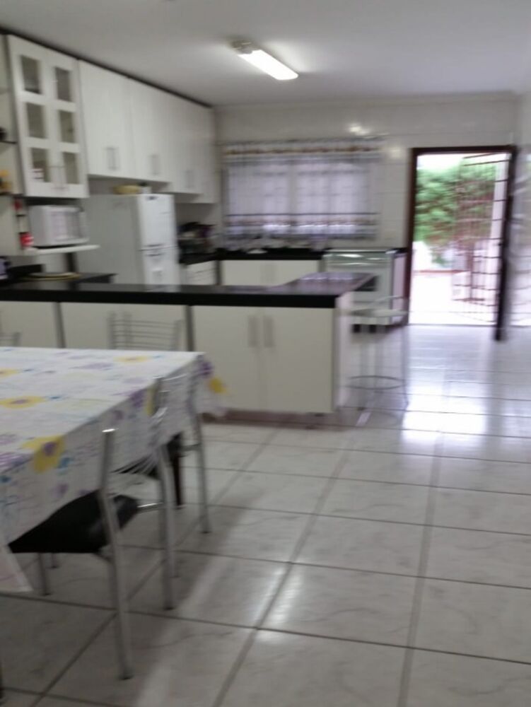 Casa à venda e aluguel com 3 quartos, 136m² - Foto 2