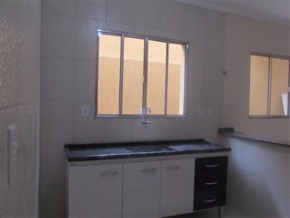 Casa à venda com 2 quartos, 30m² - Foto 4