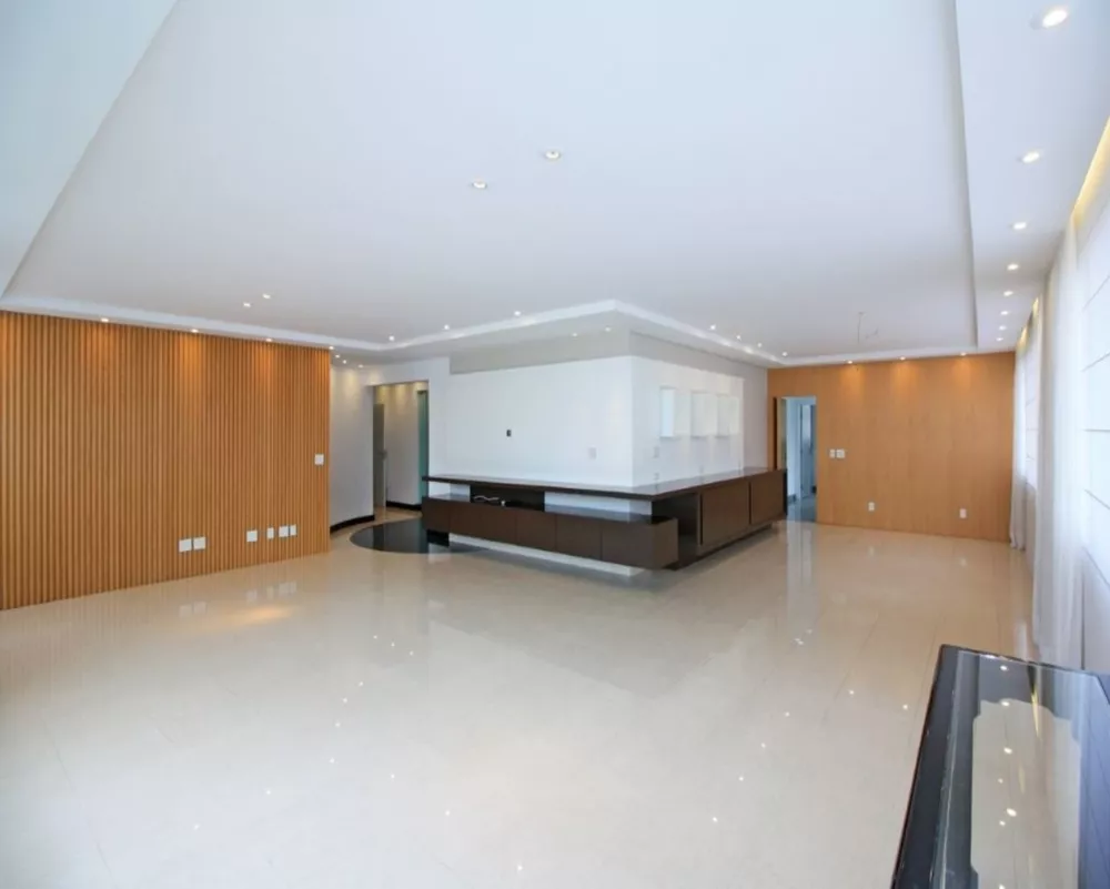 Apartamento à venda com 4 quartos, 307m² - Foto 1