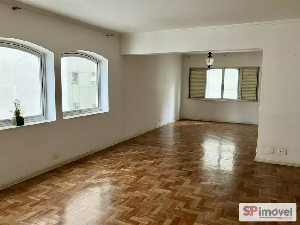 Apartamento à venda com 3 quartos, 135m² - Foto 2