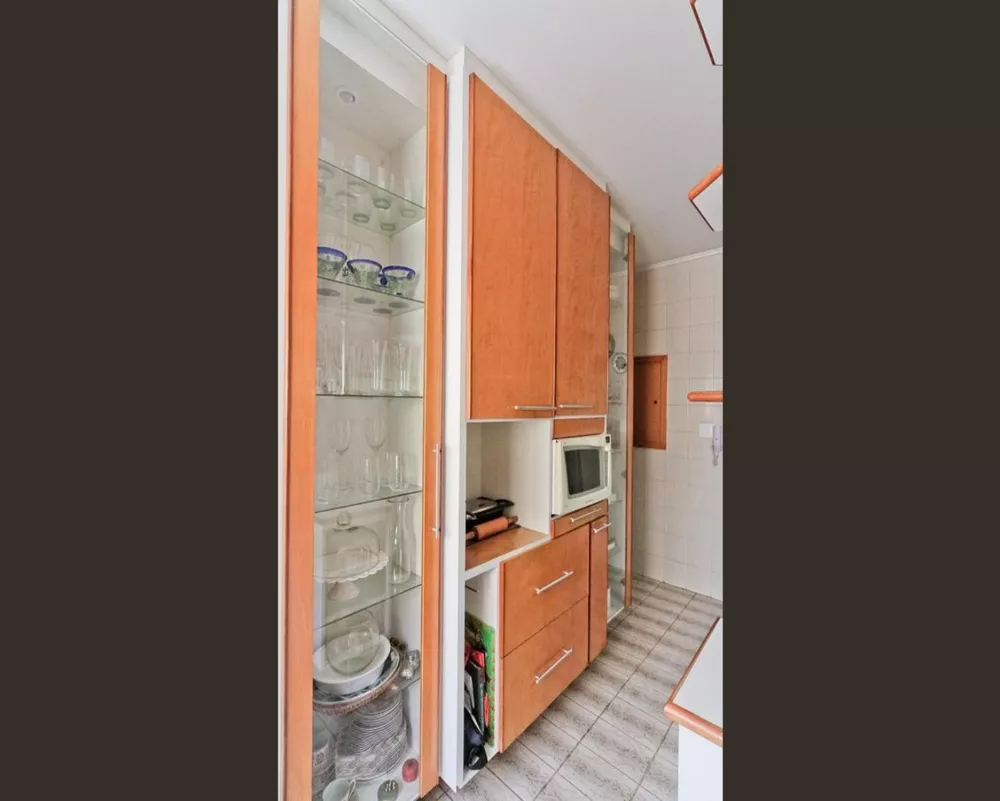 Apartamento à venda com 3 quartos, 142m² - Foto 2