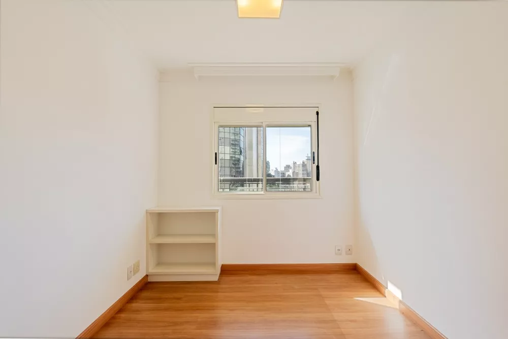 Apartamento para alugar com 3 quartos, 140m² - Foto 13