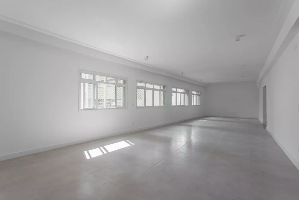 Apartamento para alugar com 3 quartos, 225m² - Foto 2