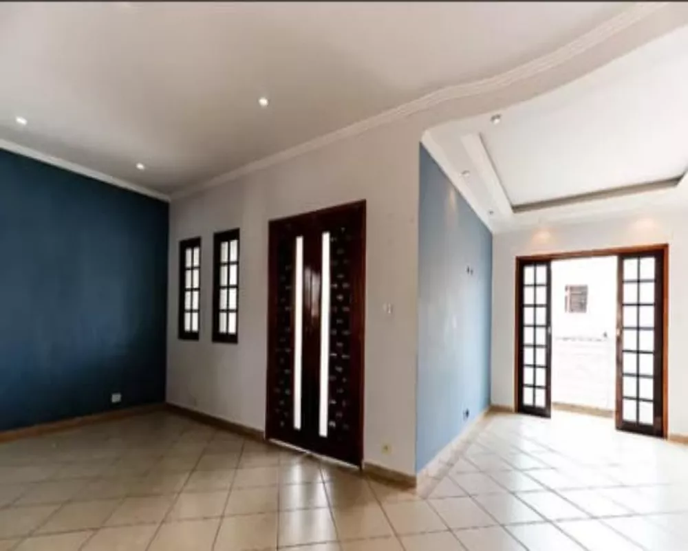 Sobrado à venda com 3 quartos, 362m² - Foto 1