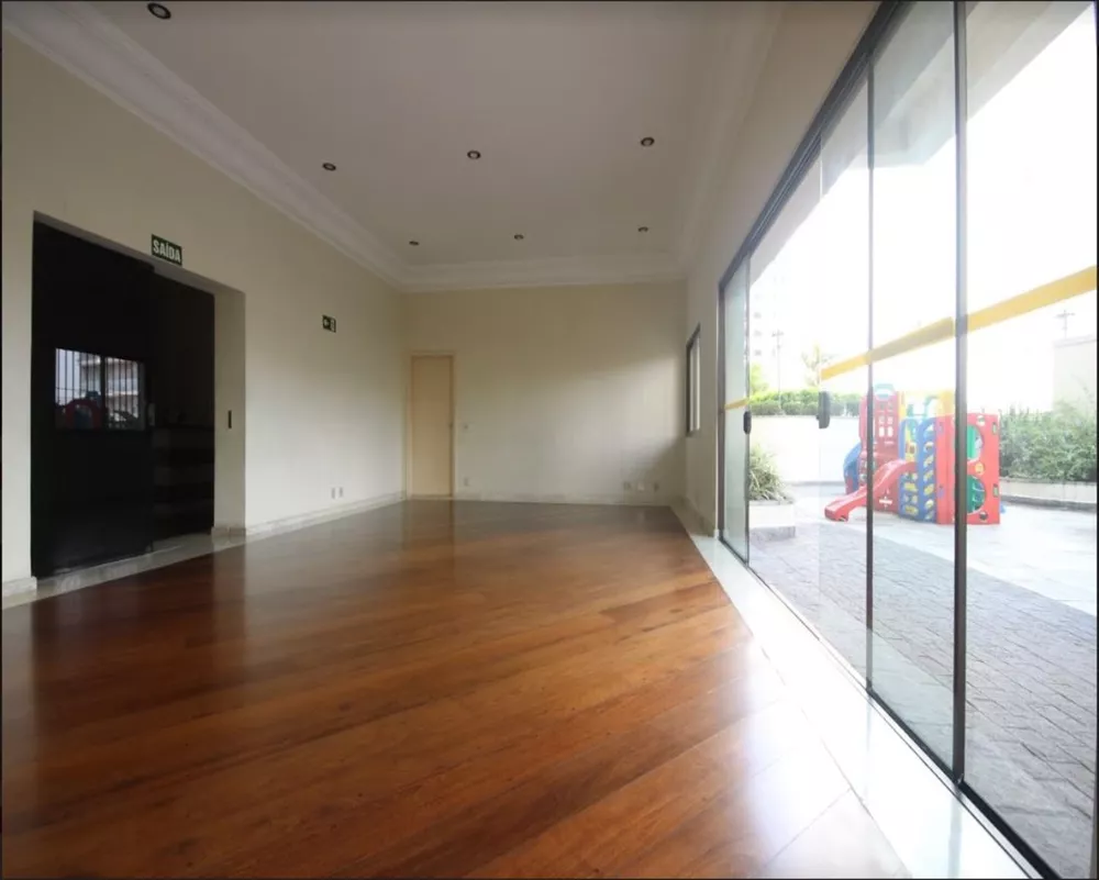 Apartamento à venda com 3 quartos, 213m² - Foto 2