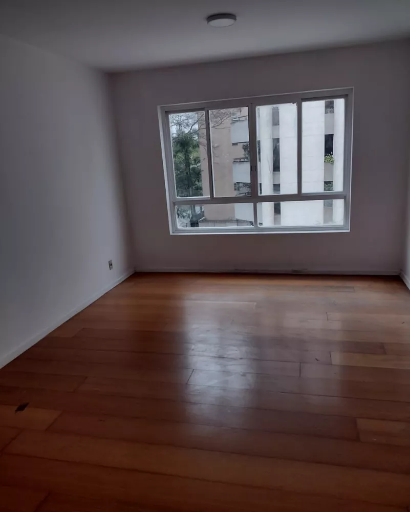 Apartamento para alugar com 3 quartos, 157m² - Foto 2