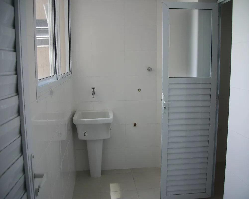 Apartamento para alugar com 2 quartos, 110m² - Foto 8