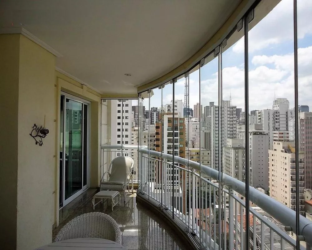 Apartamento à venda com 4 quartos, 205m² - Foto 2