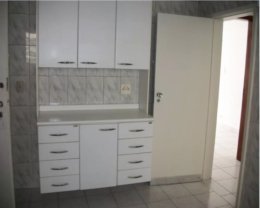 Apartamento à venda com 3 quartos, 140m² - Foto 3