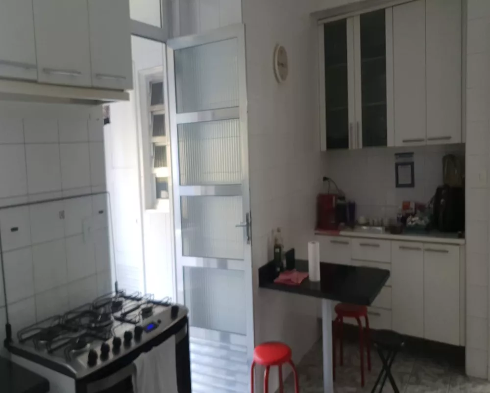 Apartamento à venda com 3 quartos, 180m² - Foto 4