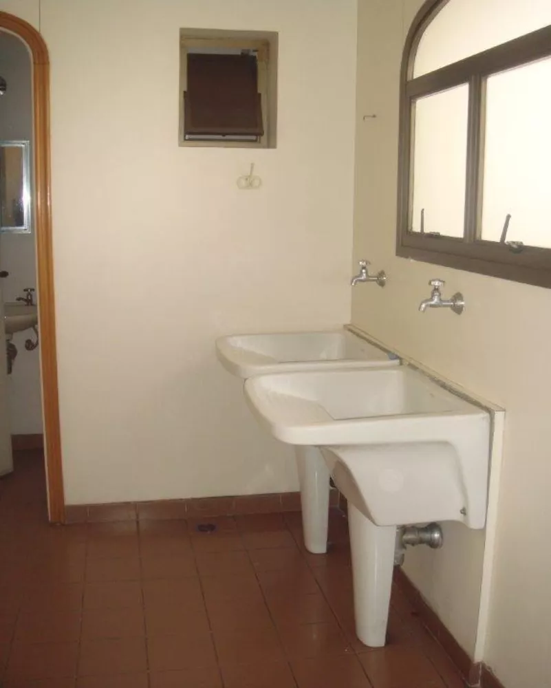 Apartamento para alugar com 3 quartos, 250m² - Foto 2