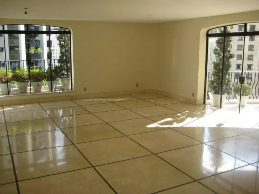 Apartamento para alugar com 4 quartos, 468m² - Foto 1