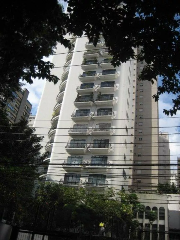 Apartamento para alugar com 4 quartos, 468m² - Foto 2