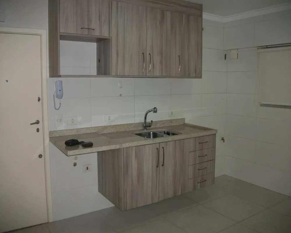 Apartamento para alugar com 3 quartos, 140m² - Foto 2