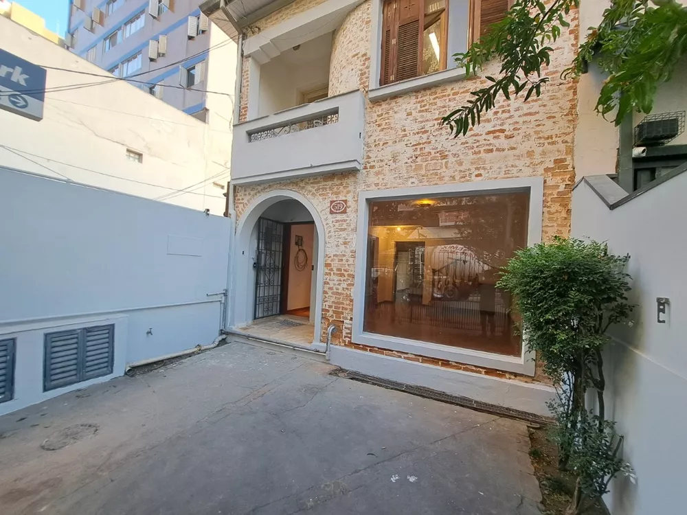 Prédio Inteiro para alugar com 3 quartos, 120m² - Foto 1