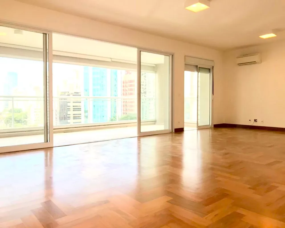 Apartamento para alugar com 3 quartos, 203m² - Foto 1