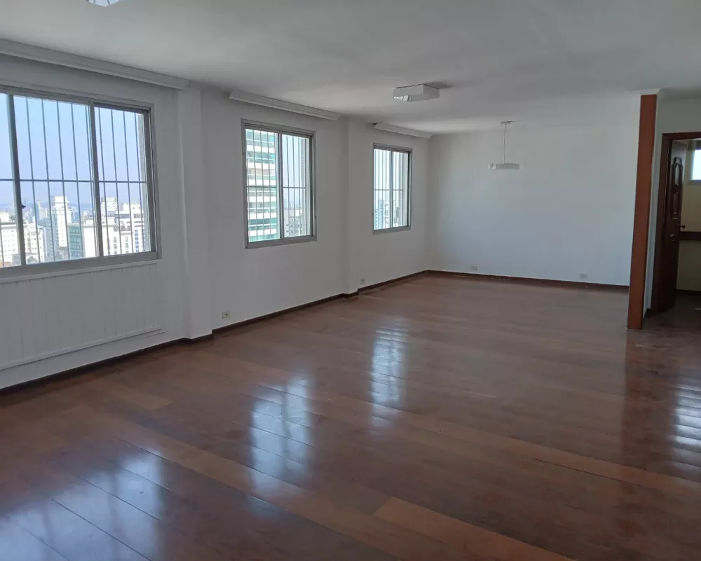 Apartamento para alugar com 4 quartos, 200m² - Foto 1