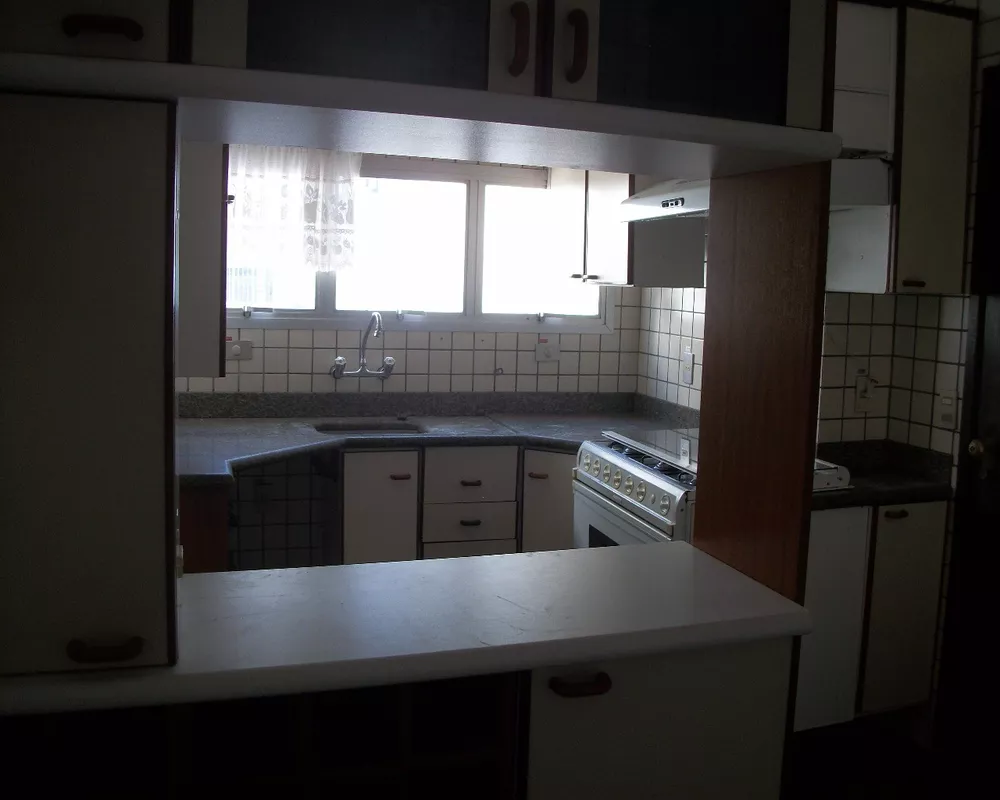 Apartamento à venda com 3 quartos, 130m² - Foto 2