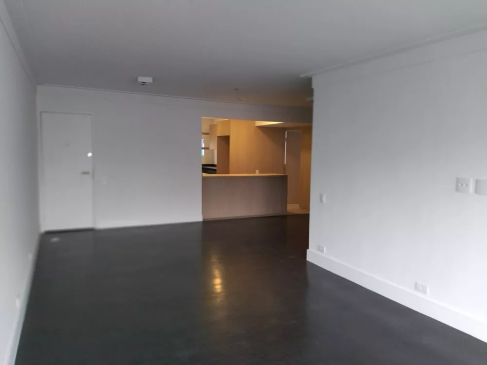 Apartamento à venda com 3 quartos, 130m² - Foto 2