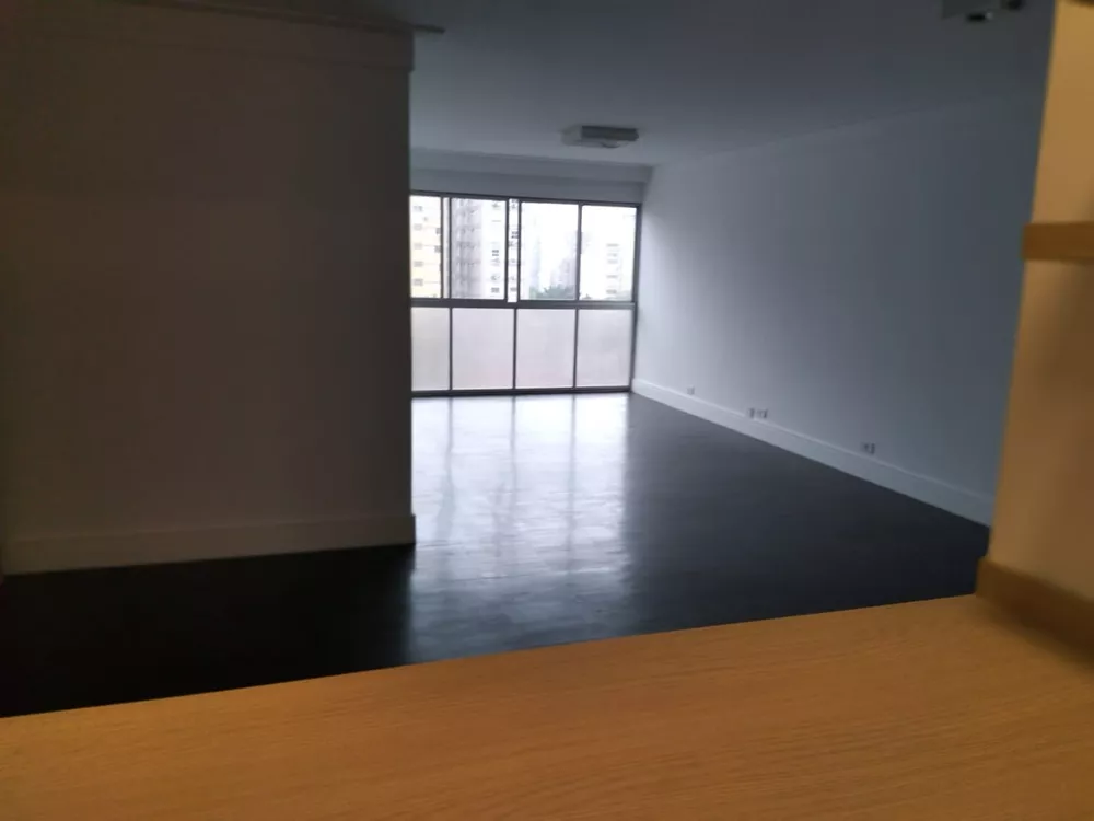 Apartamento à venda com 3 quartos, 130m² - Foto 1