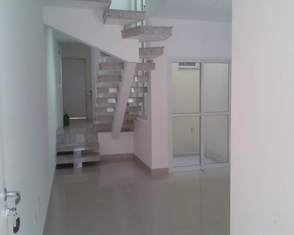 Sobrado à venda com 3 quartos, 130m² - Foto 2