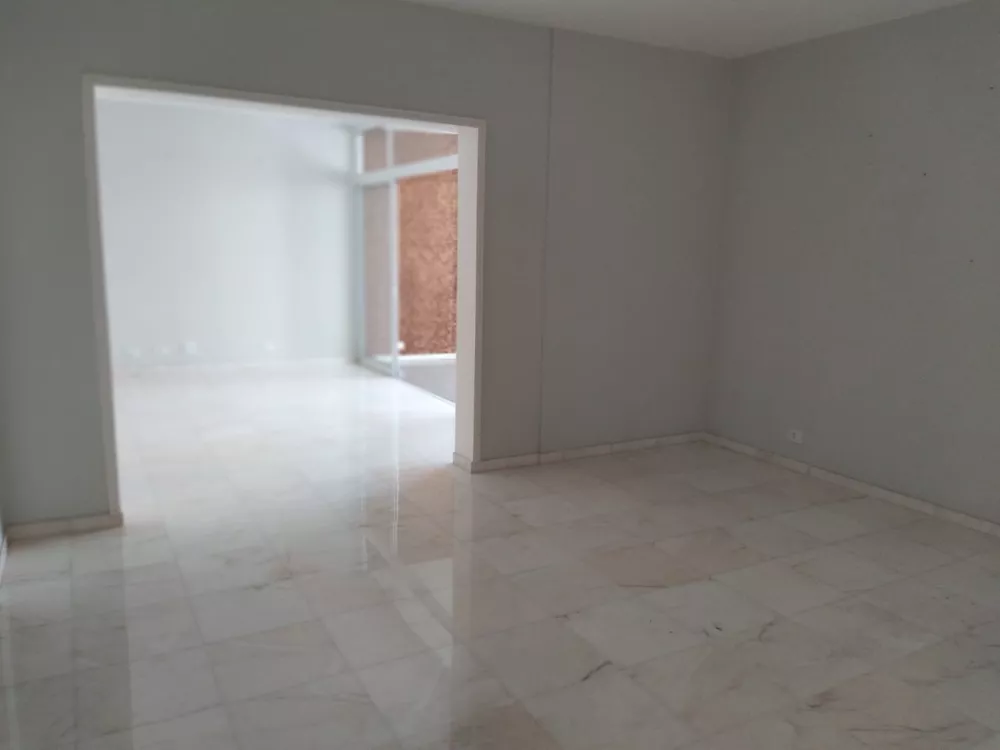 Apartamento para alugar com 3 quartos, 250m² - Foto 4