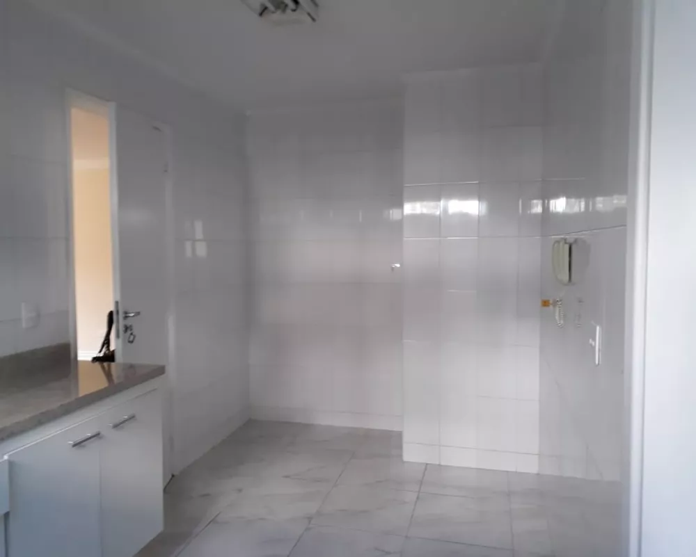 Apartamento para alugar com 3 quartos, 130m² - Foto 7