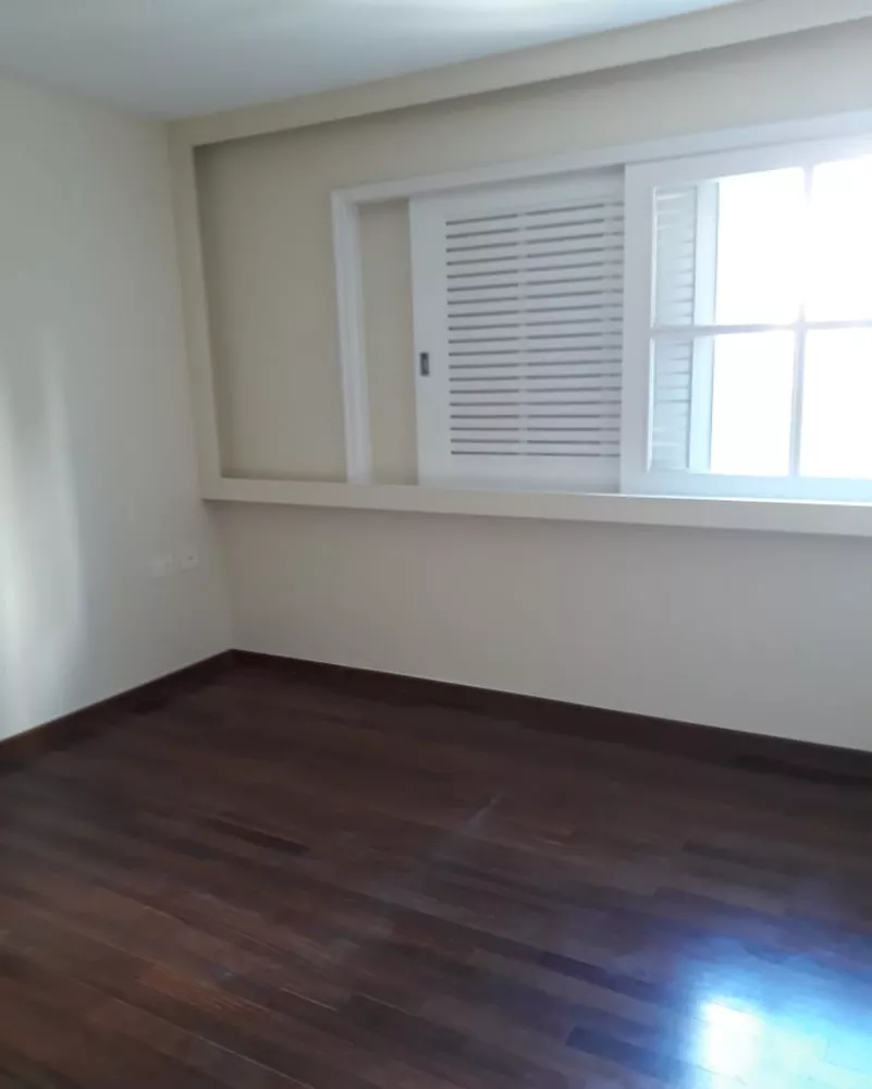 Apartamento para alugar com 3 quartos, 130m² - Foto 10