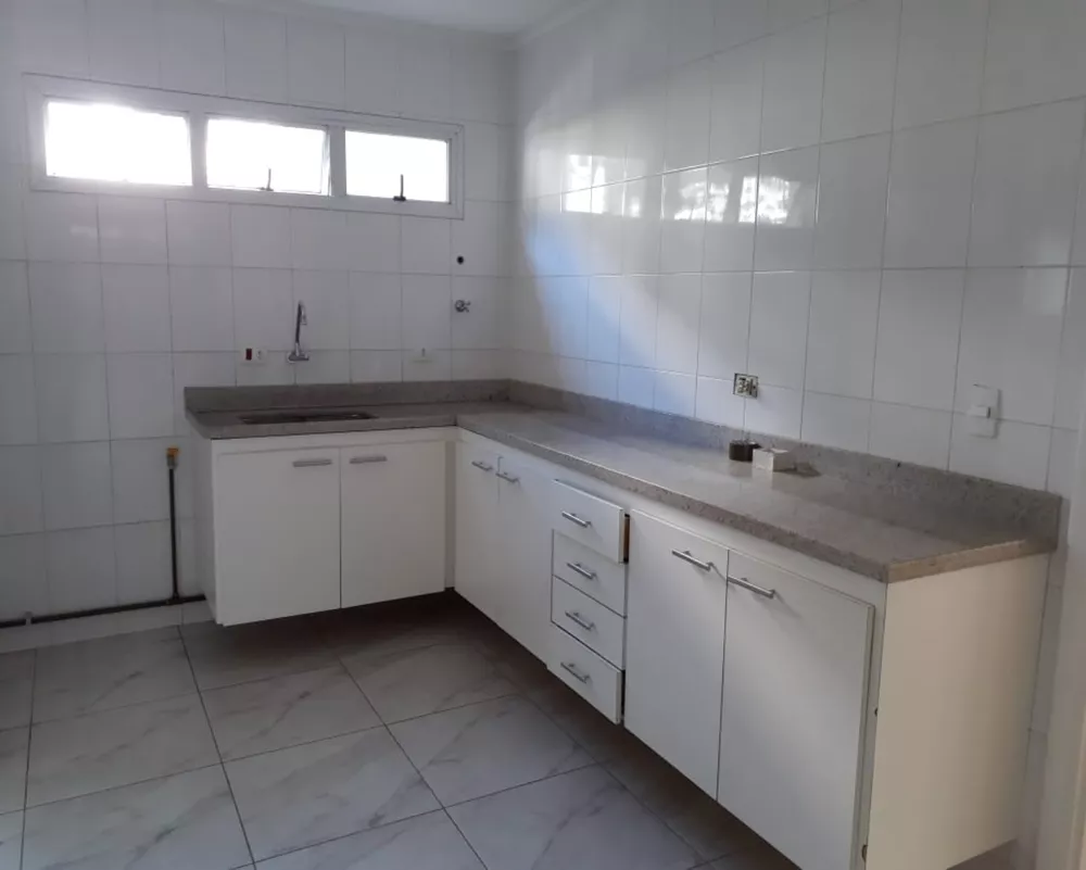 Apartamento para alugar com 3 quartos, 130m² - Foto 5