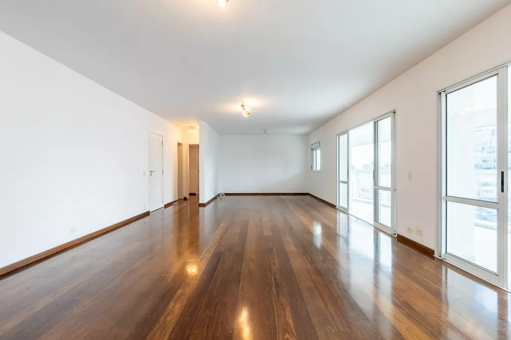 Apartamento para alugar com 3 quartos, 201m² - Foto 3