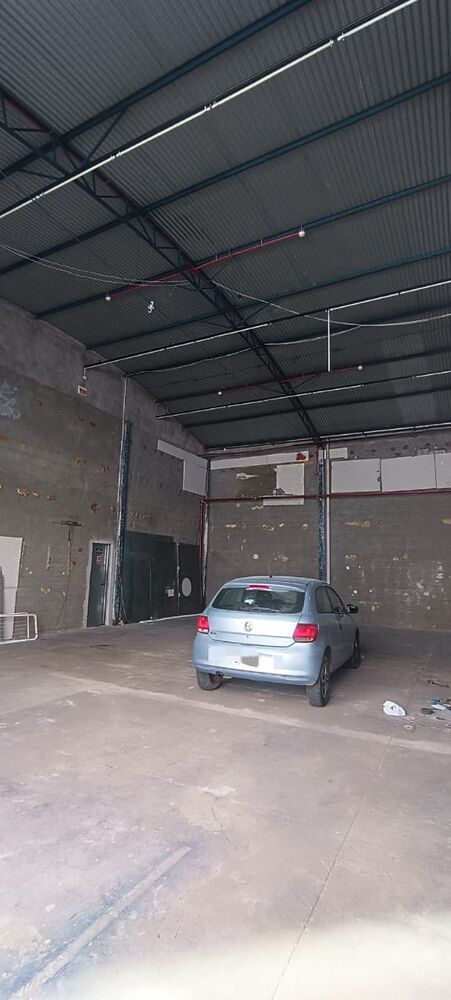 Depósito-Galpão-Armazém para alugar, 1690m² - Foto 1