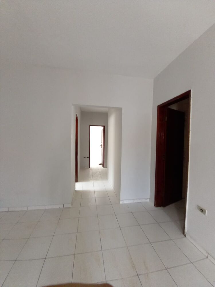 Casa à venda com 3 quartos, 200m² - Foto 2