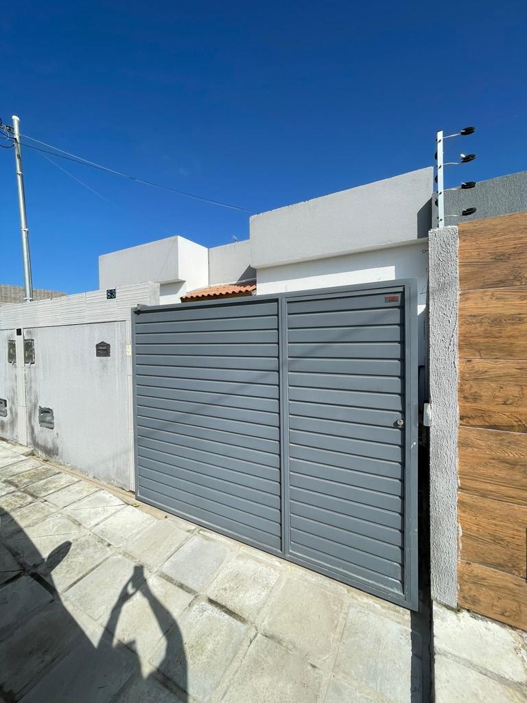 Casa à venda com 2 quartos, 70m² - Foto 1