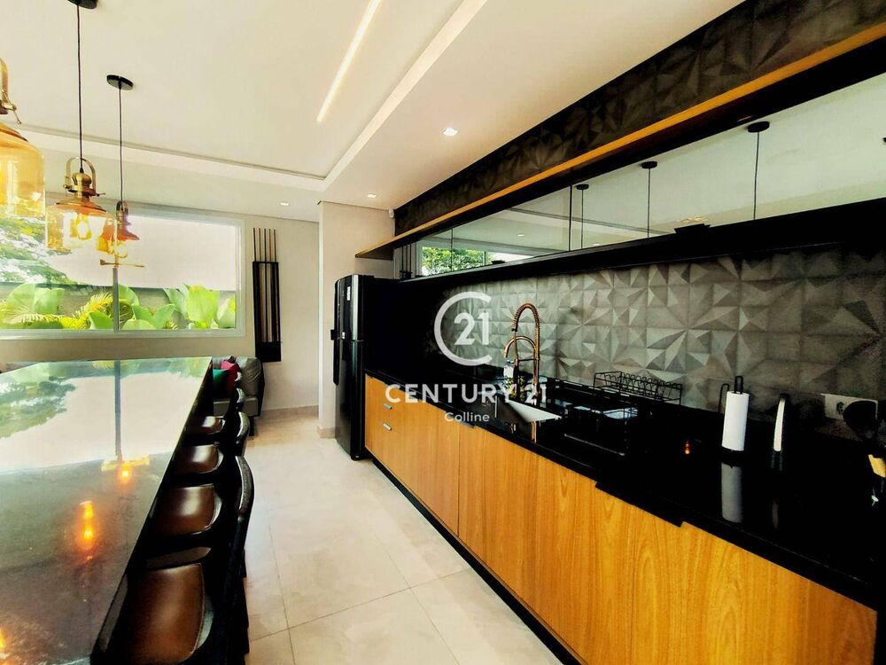 Sobrado, 4 quartos, 319 m² - Foto 1