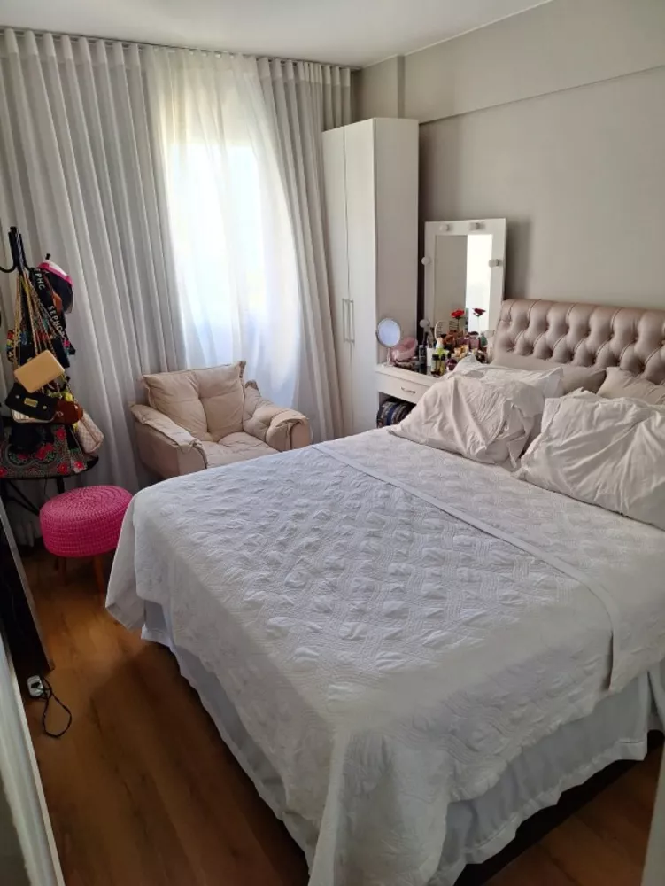 Apartamento à venda com 3 quartos, 70m² - Foto 2