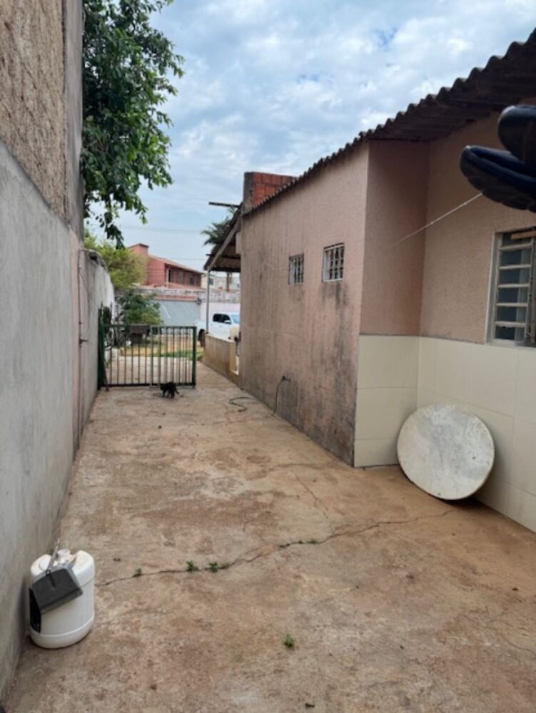 Casa, 4 quartos, 228 m² - Foto 2