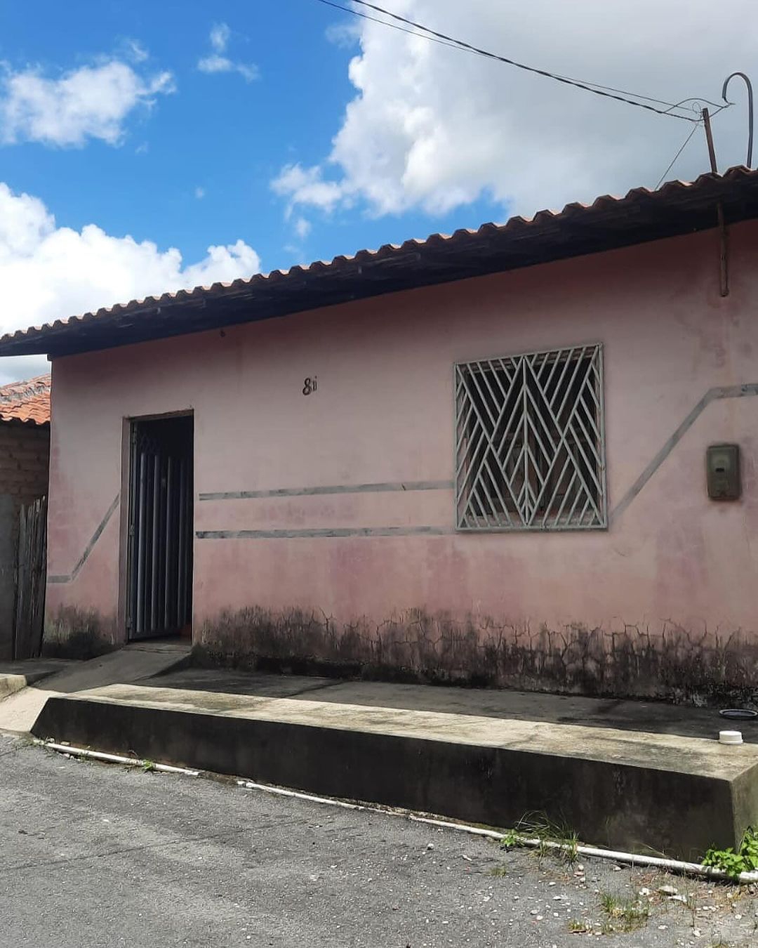 Casa à venda com 2 quartos, 200m² - Foto 1