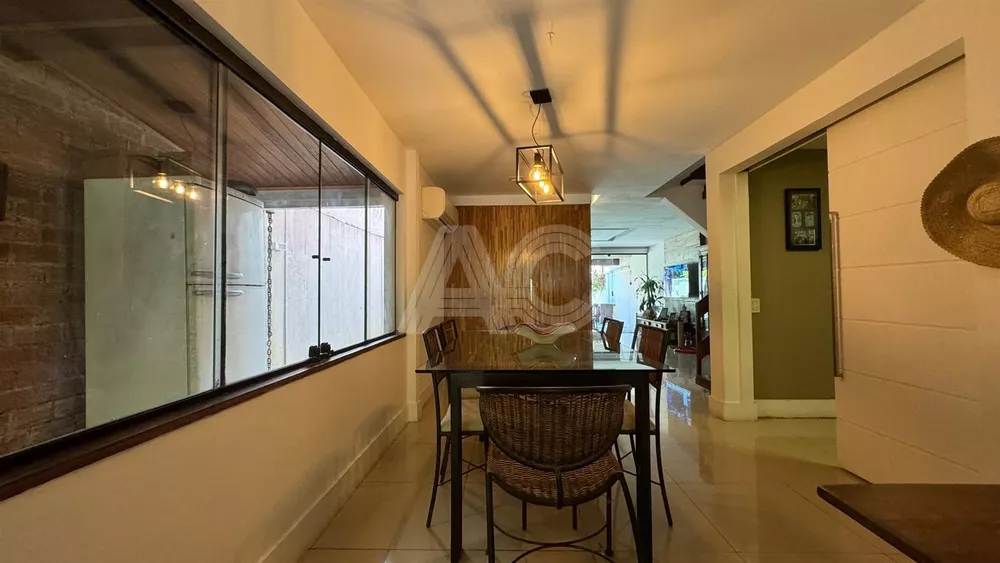 Casa de Condomínio à venda com 4 quartos, 250m² - Foto 4