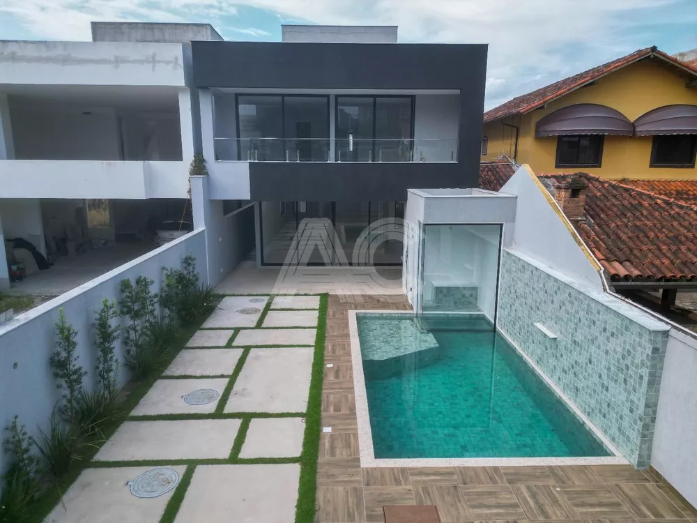 Casa de Condomínio à venda com 4 quartos, 350m² - Foto 1