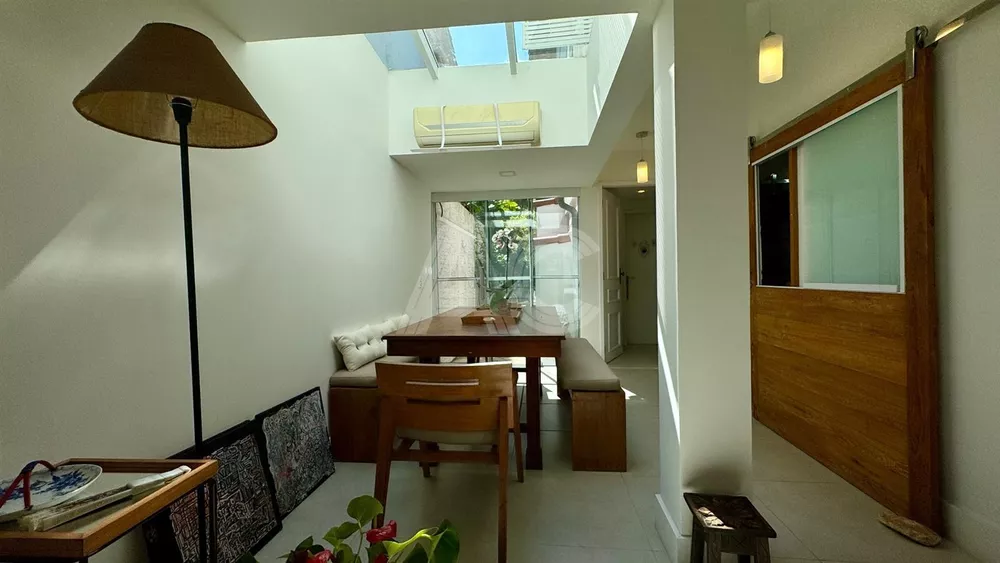 Casa de Condomínio à venda com 5 quartos, 241m² - Foto 3