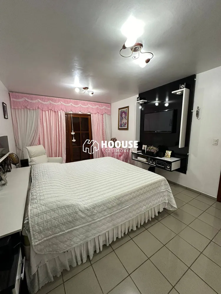 Casa, 5 quartos, 234 m² - Foto 1