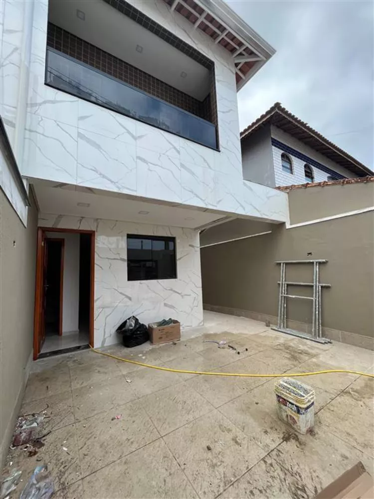 Sobrado à venda com 2 quartos, 60m² - Foto 2