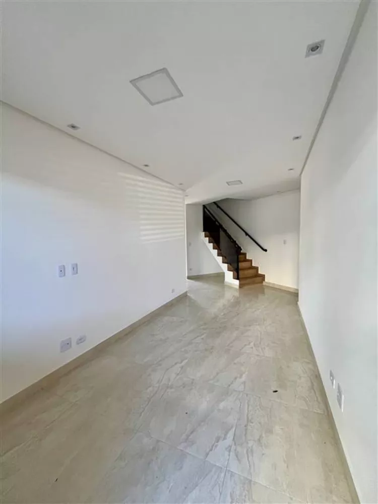 Sobrado à venda com 2 quartos, 60m² - Foto 4